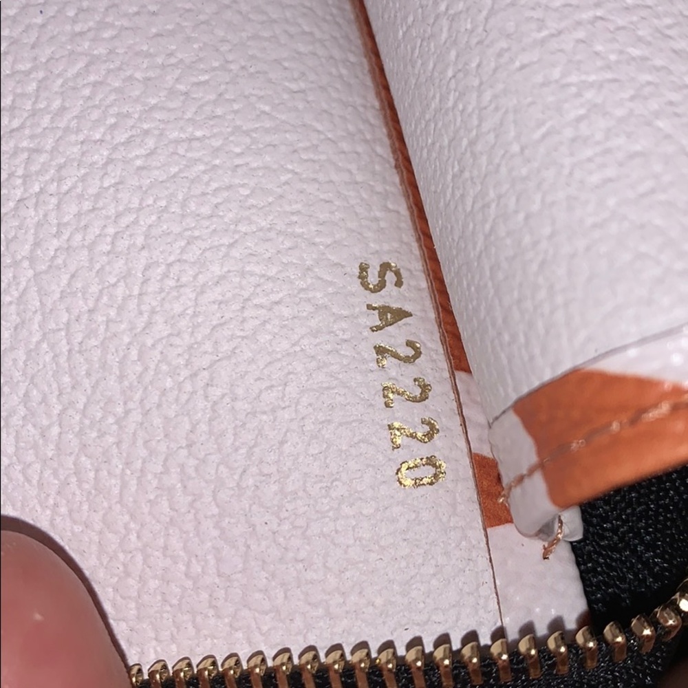 Louis Vuitton Crafty Toiletry 26 - Picture 7 of 16